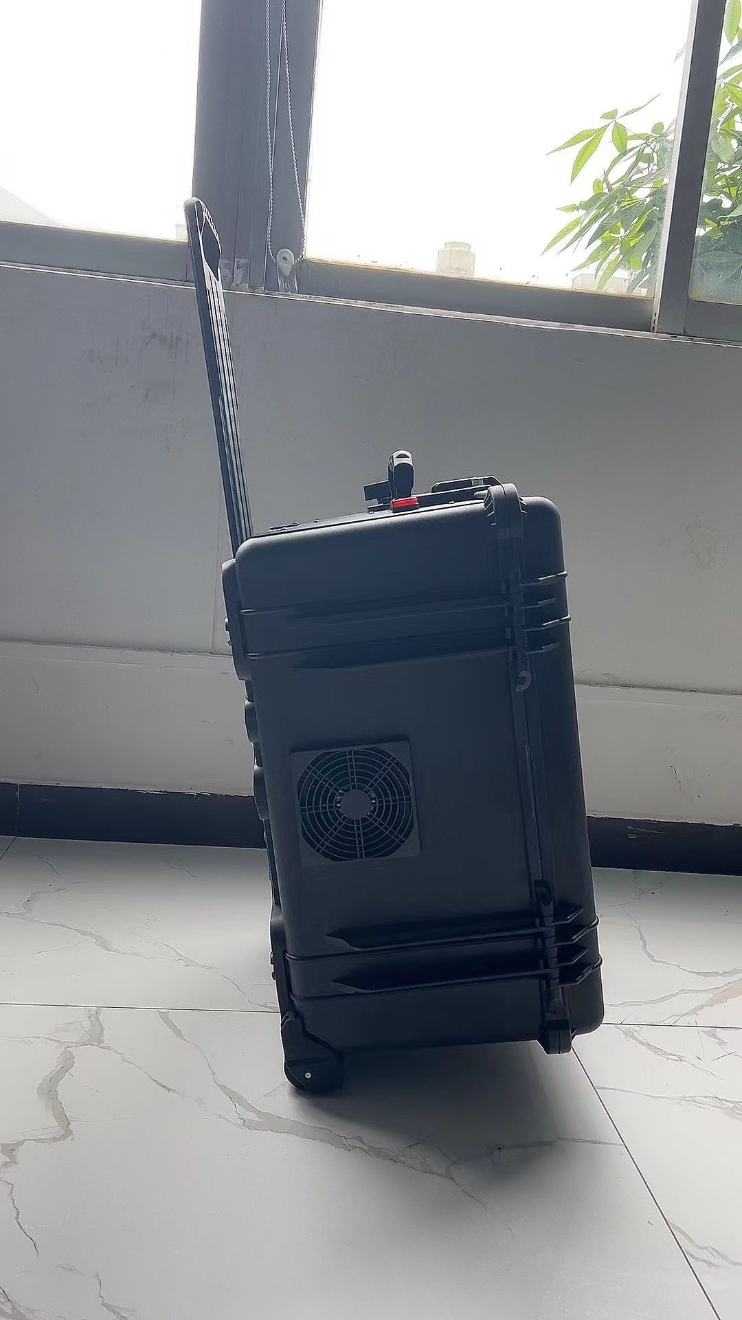 高平手拉箱型移动通信干扰器